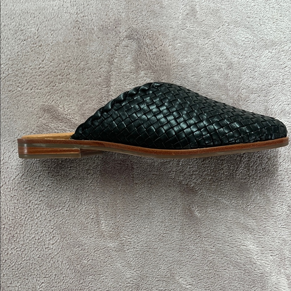 Seychelles Black Woven Slip-On Mules with Tan Footbed - Picture 3 of 7